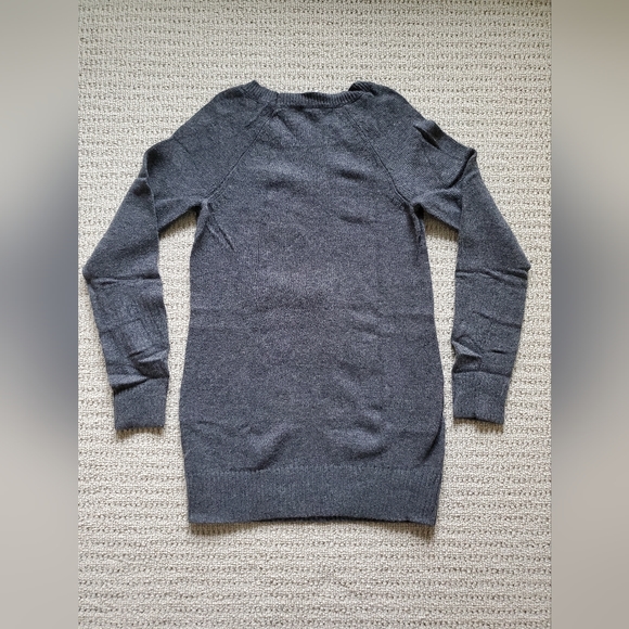 New✨ Thyme Maternity Raccoon Sweater - Picture 2 of 4